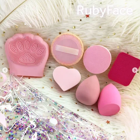 Набір спонжів для макіяжу в косметичці та силіконова щіточка Ruby Face