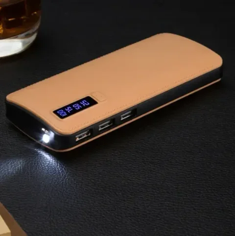 Павербанк 50000 мА·год з трьома USB-виходами та LED-ліхтариком